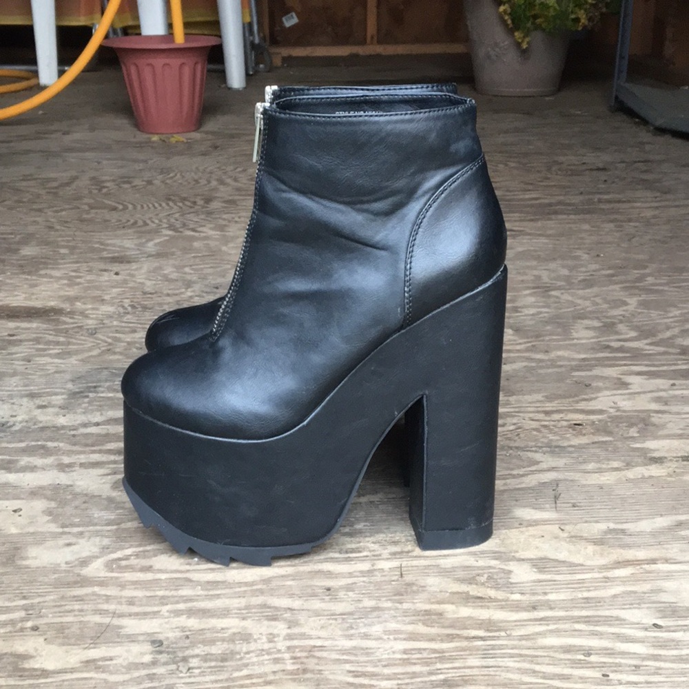 Black YRU Nightmare platform booties